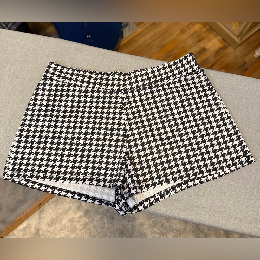Brat Star Pull On Short Booty Shorts Houndstooth Black And White